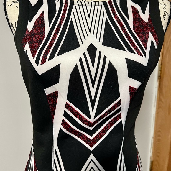 Beautiful dress for office or a night out. Size small - Picture 2 of 5